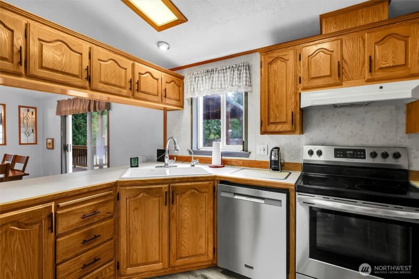 Property photo for 28707 26th Avenue E, Roy photo 9