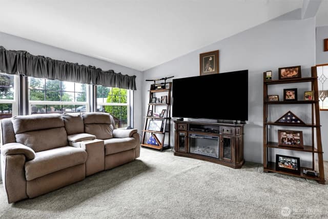 Property photo for 28707 26th Avenue E, Roy photo 4