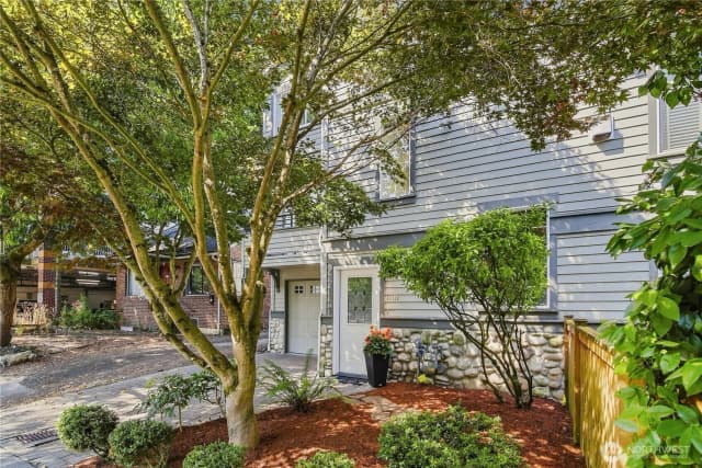 Property photo for 6513 24th Avenue Ne #a, Seattle photo 2