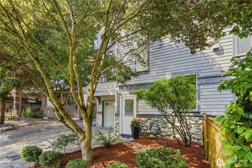 Property photo for 6513 24th Avenue Ne #a, Seattle photo 2