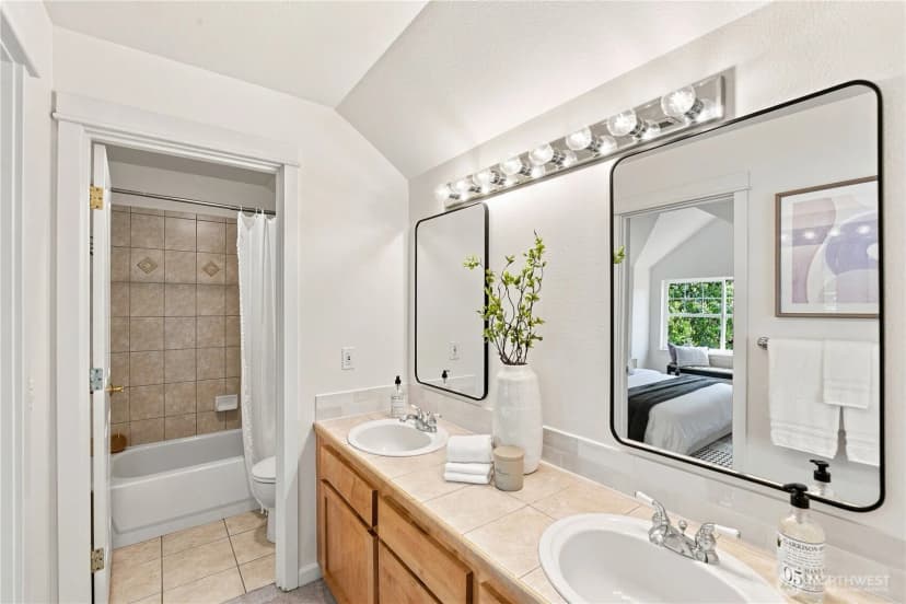 Property photo for 6513 24th Avenue Ne #a, Seattle photo 16