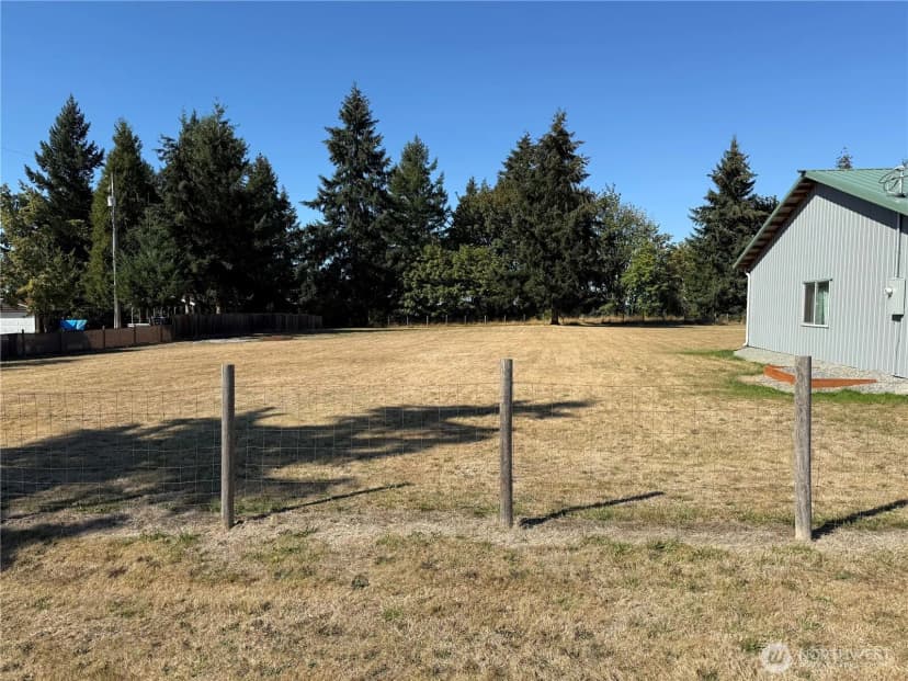 Property photo for 28605 26th Avenue E, Roy photo 6