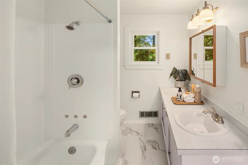 Property photo for 16623 Fremont Avenue N, Shoreline photo 14
