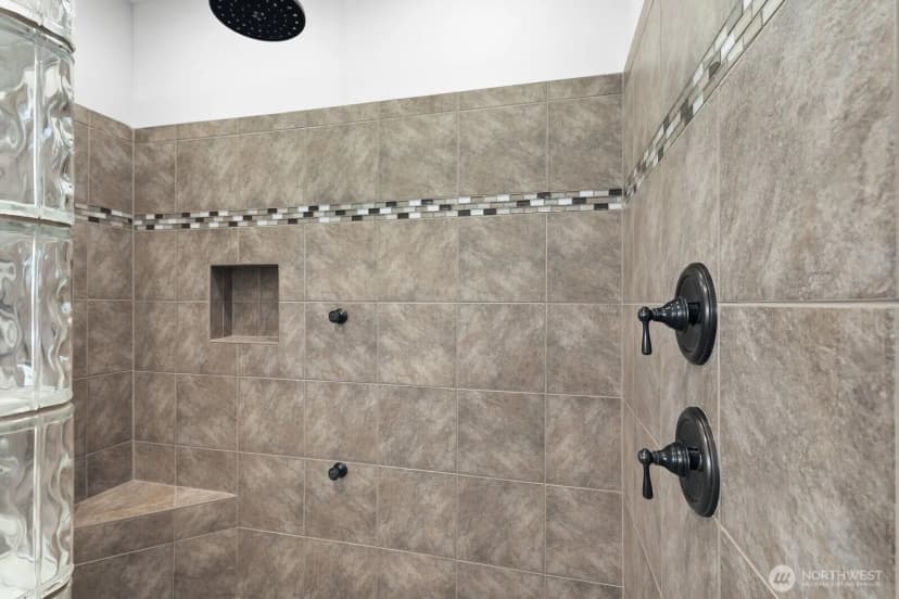 Property photo for 17006 37th Avenue Ne, Lake Forest Park photo 21