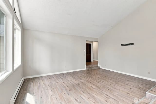 Property photo for 325 Rollingwood Drive, Kelso photo 5