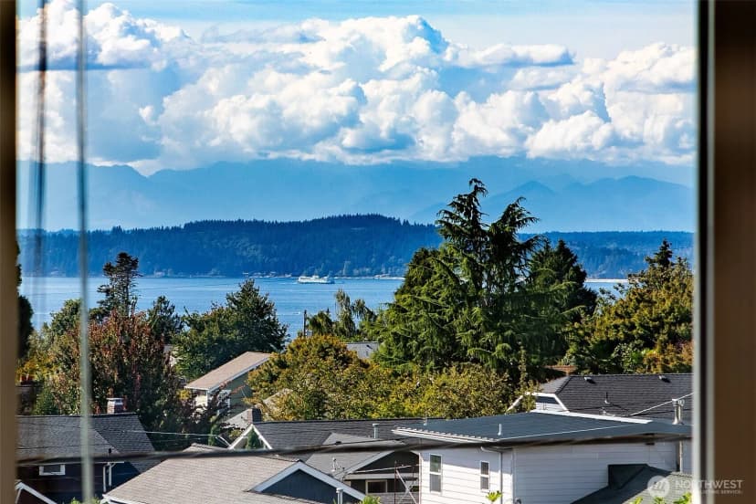 Property photo for 5953 California Avenue Sw #2c, Seattle photo 3