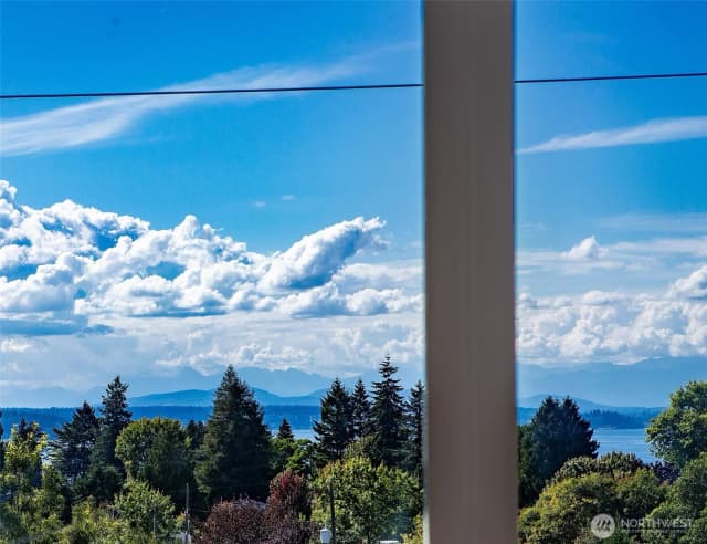 Property photo for 5953 California Avenue Sw #2c, Seattle photo 5