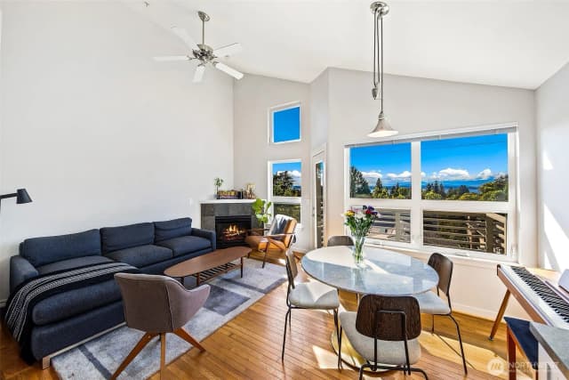 Property photo for 5953 California Avenue Sw #2c, Seattle photo 4