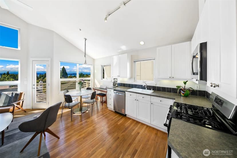 Property photo for 5953 California Avenue Sw #2c, Seattle photo 10