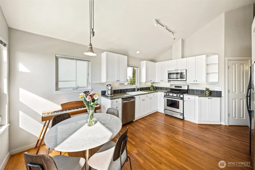 Property photo for 5953 California Avenue Sw #2c, Seattle photo 11