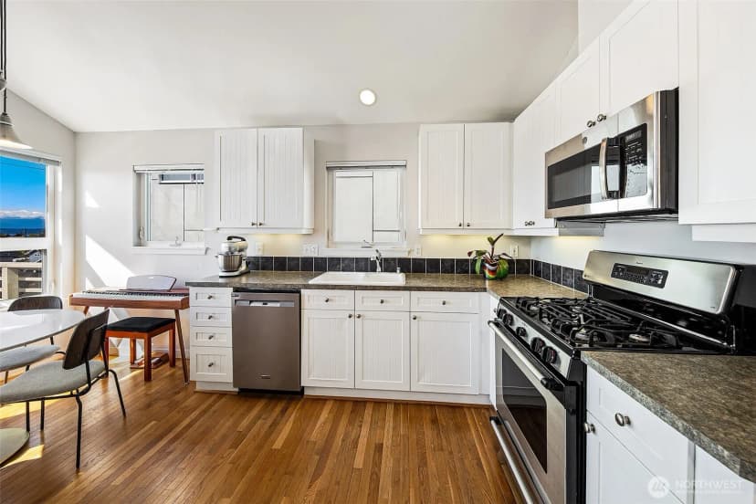 Property photo for 5953 California Avenue Sw #2c, Seattle photo 12