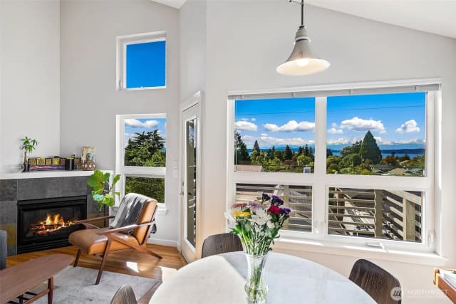 Property photo for 5953 California Avenue Sw #2c, Seattle photo 2