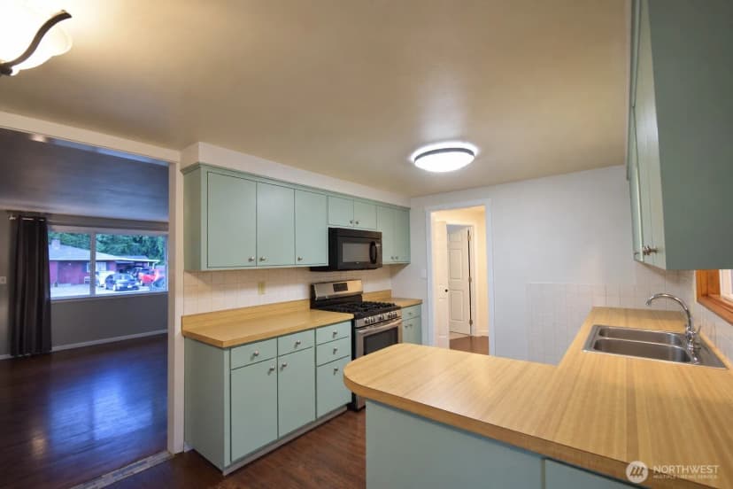 Property photo for 4819 19th Avenue Se, Lacey photo 6