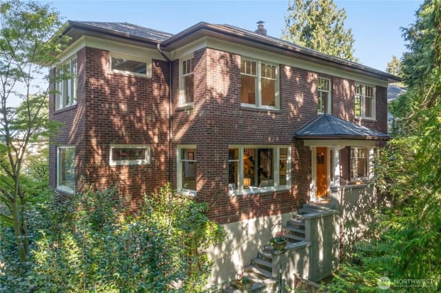 Property photo for 2306 Lake Park Drive S, Seattle