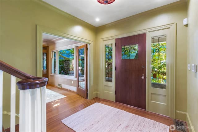 Property photo for 2306 Lake Park Drive S, Seattle photo 5