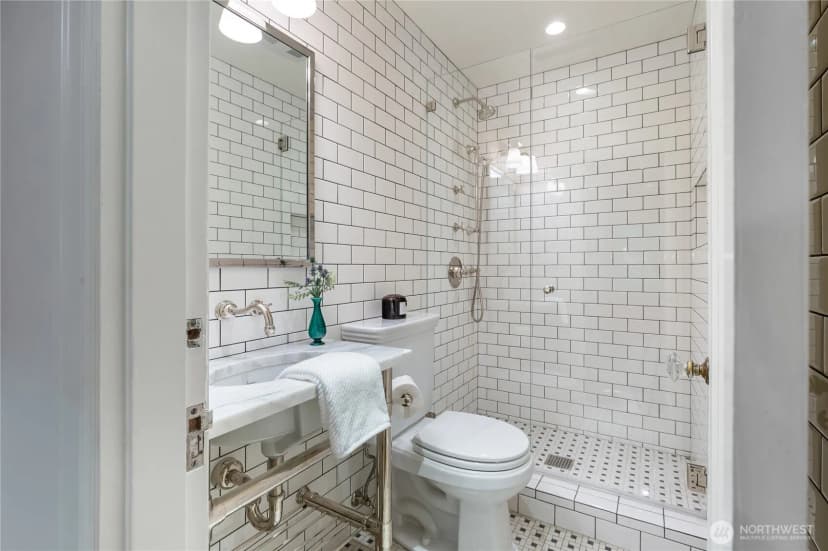 Property photo for 2306 Lake Park Drive S, Seattle photo 33