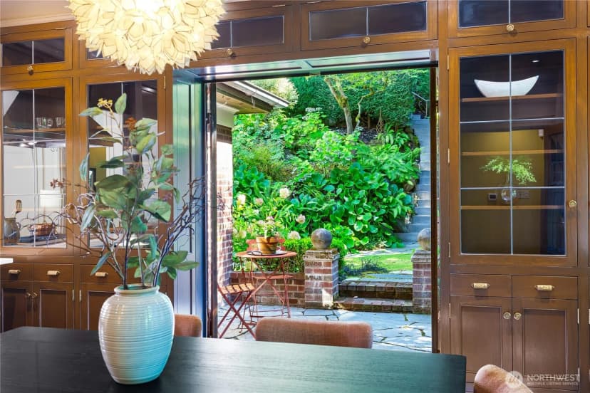 Property photo for 2306 Lake Park Drive S, Seattle photo 15
