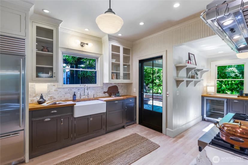 Property photo for 2306 Lake Park Drive S, Seattle photo 17