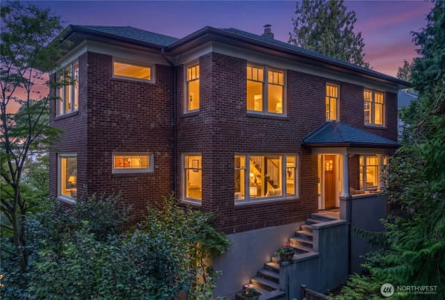 Property photo for 2306 Lake Park Drive S, Seattle