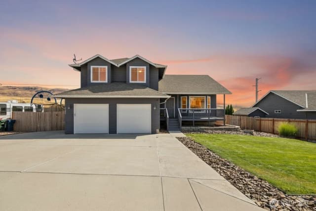 Property photo for 2502 Harvester Loop, East Wenatchee