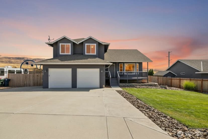 Property photo for 2502 Harvester Loop, East Wenatchee