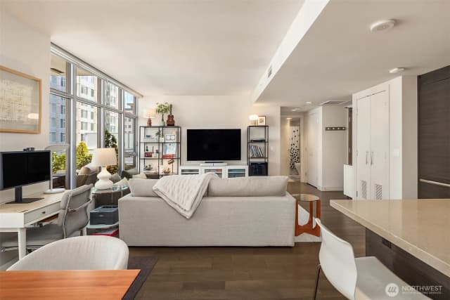 Property photo for 583 Battery Street #702n, Seattle photo 5