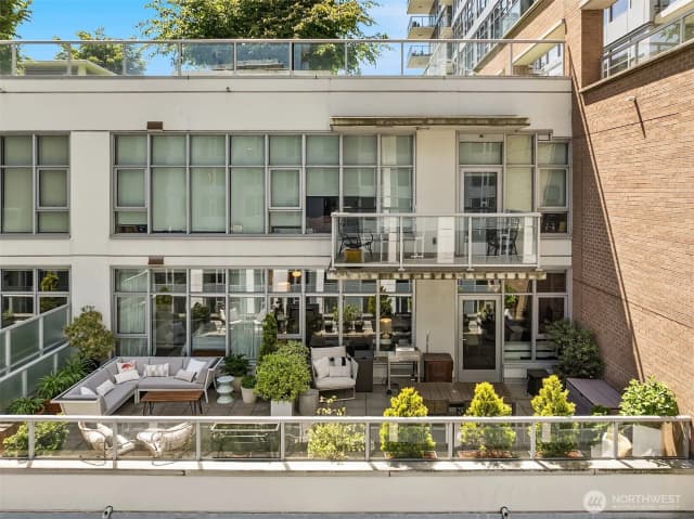 Property photo for 583 Battery Street #702n, Seattle