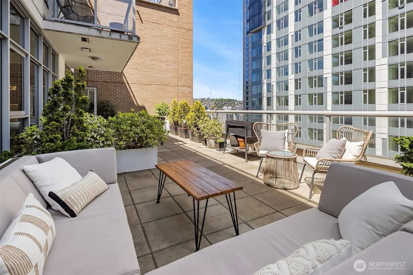 Property photo for 583 Battery Street #702n, Seattle photo 16