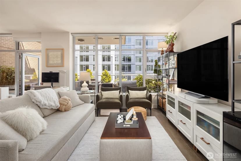 Property photo for 583 Battery Street #702n, Seattle photo 4