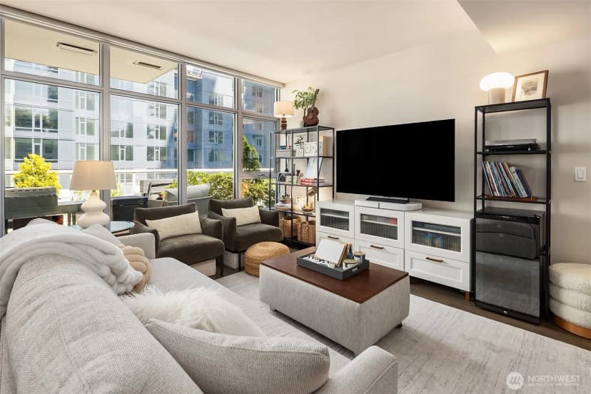 Property photo for 583 Battery Street #702n, Seattle photo 2