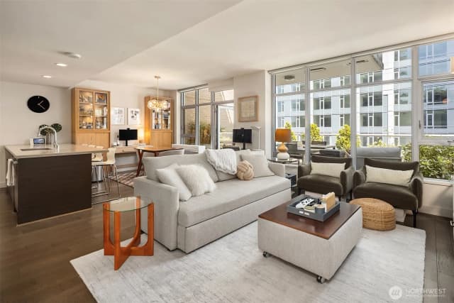 Property photo for 583 Battery Street #702n, Seattle photo 3