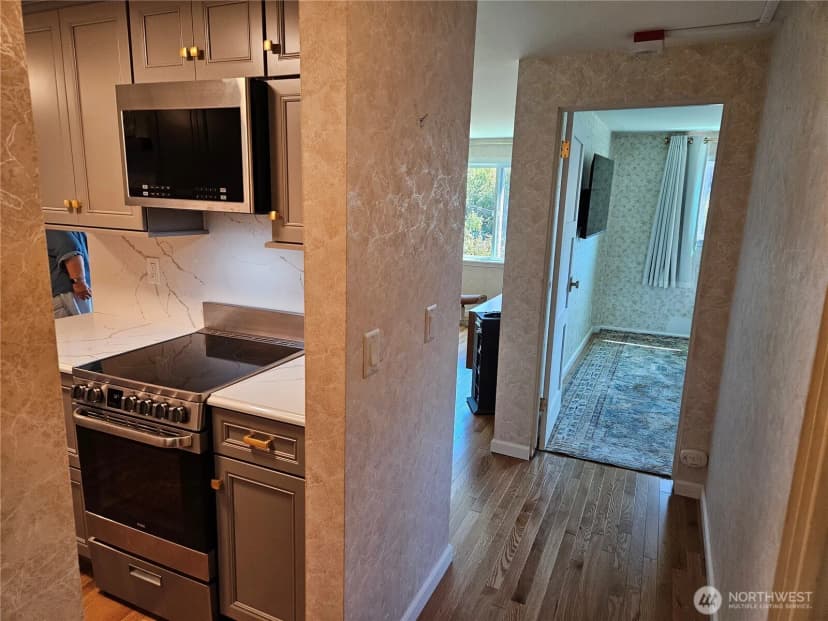 Property photo for 919 2nd Avenue W #407, Seattle photo 4