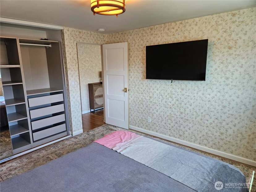 Property photo for 919 2nd Avenue W #407, Seattle photo 11
