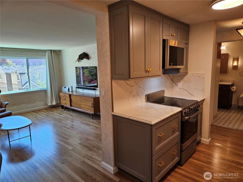 Property photo for 919 2nd Avenue W #407, Seattle photo 6