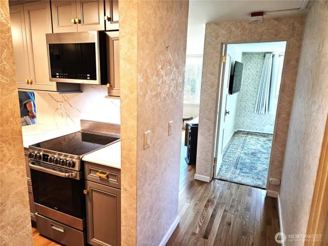 Property photo for 919 2nd Avenue W #407, Seattle photo 4
