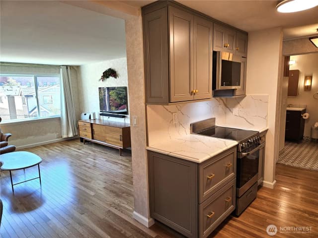 Property photo for 919 2nd Avenue W #407, Seattle photo 5