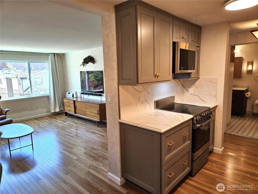Property photo for 919 2nd Avenue W #407, Seattle photo 5