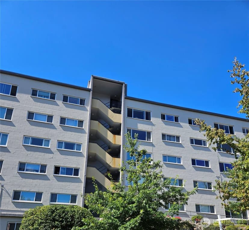 Property photo for 919 2nd Avenue W #407, Seattle photo 3