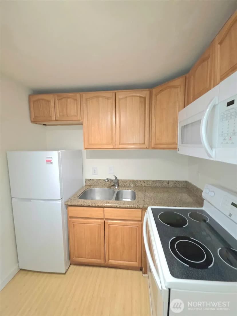 Property photo for 9811 Whitman Avenue Sw #2, Lakewood photo 7