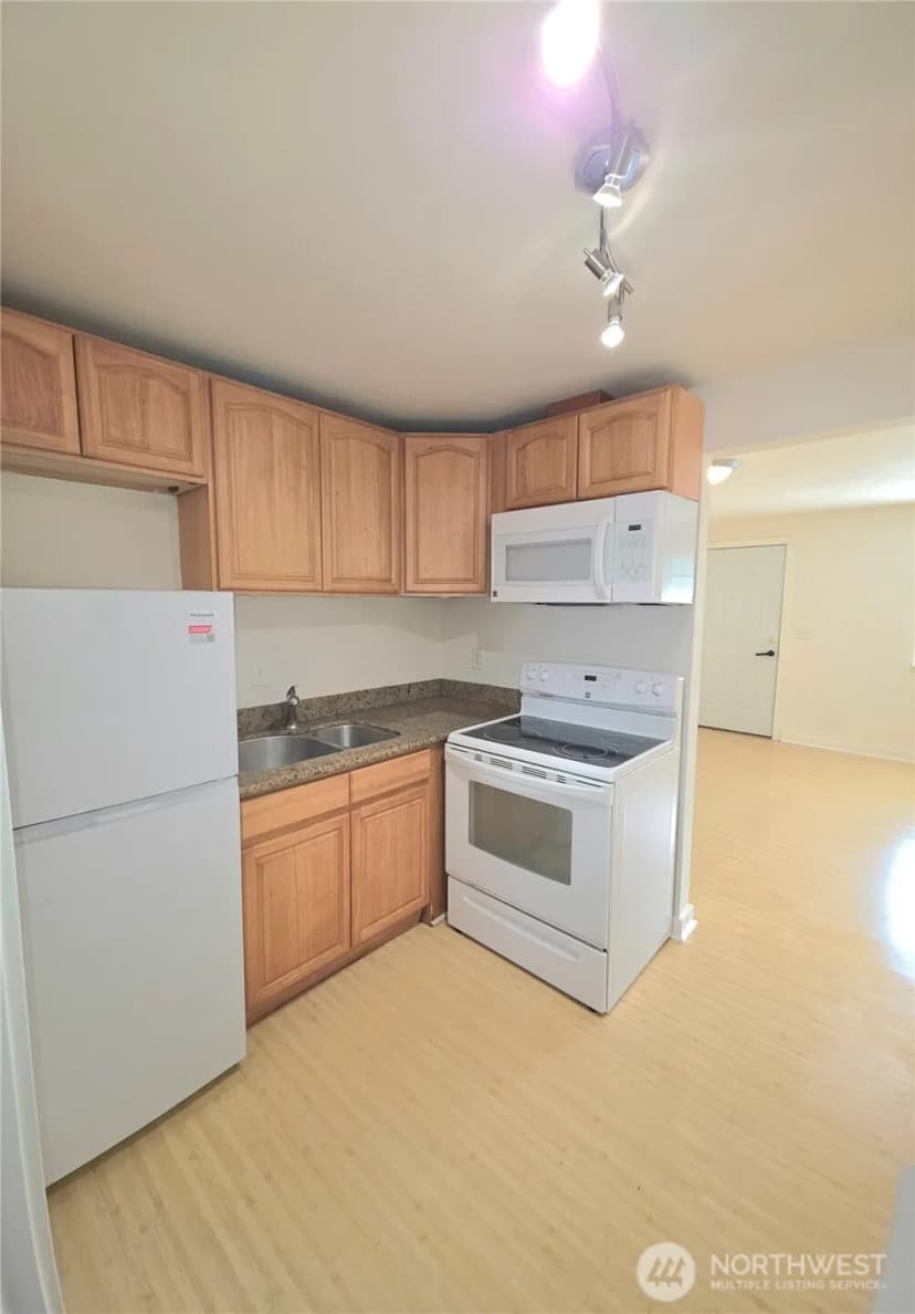Property photo for 9811 Whitman Avenue Sw #2, Lakewood photo 6