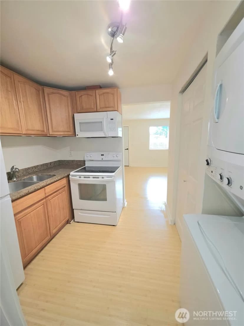 Property photo for 9811 Whitman Avenue Sw #2, Lakewood photo 8