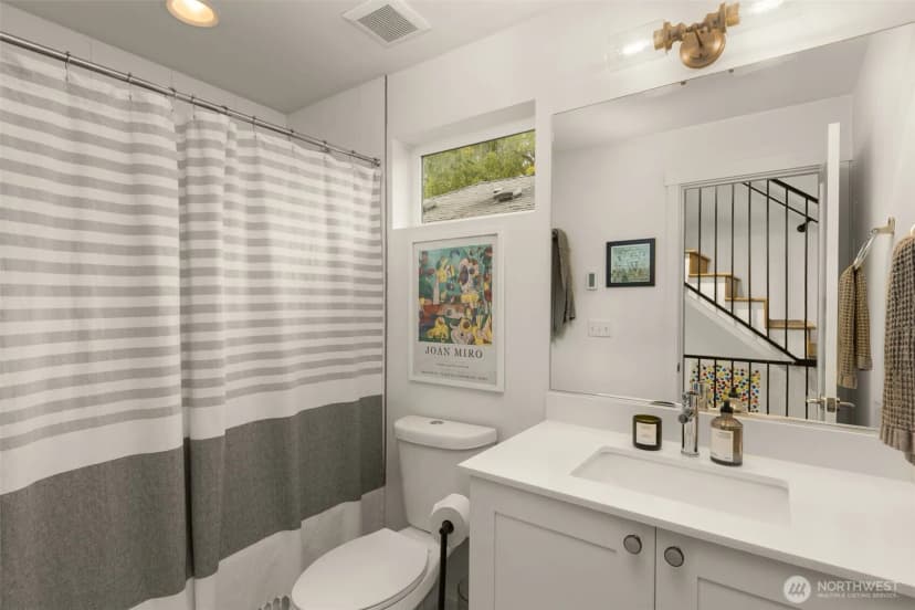 Property photo for 1829 11 Avenue W #d, Seattle photo 16