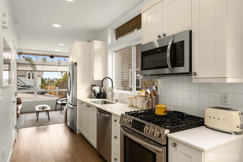 Property photo for 1829 11 Avenue W #d, Seattle photo 6