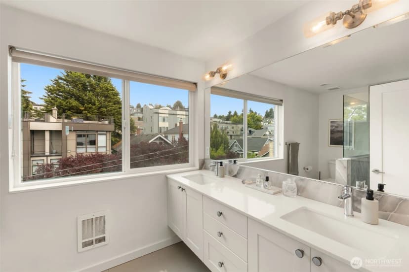 Property photo for 1829 11 Avenue W #d, Seattle photo 21