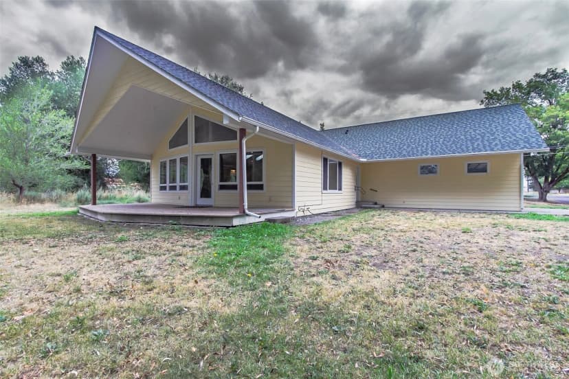 Property photo for 216 S 3rd Street W, Chewelah photo 2