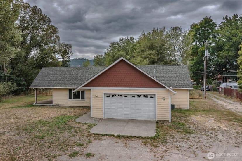 Property photo for 216 S 3rd Street W, Chewelah photo 35