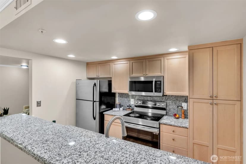 Property photo for 25235 Se Klahanie Boulevard #n102, Sammamish photo 9