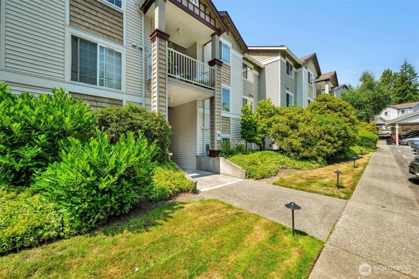 Property photo for 25235 Se Klahanie Boulevard #n102, Sammamish photo 2