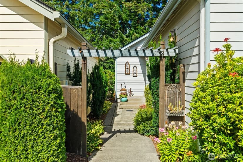 Property photo for 5611 Devonshire Street Se, Olympia photo 3