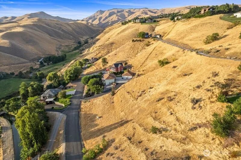 Property photo for 3825 Sunridge Ln, Wenatchee photo 10